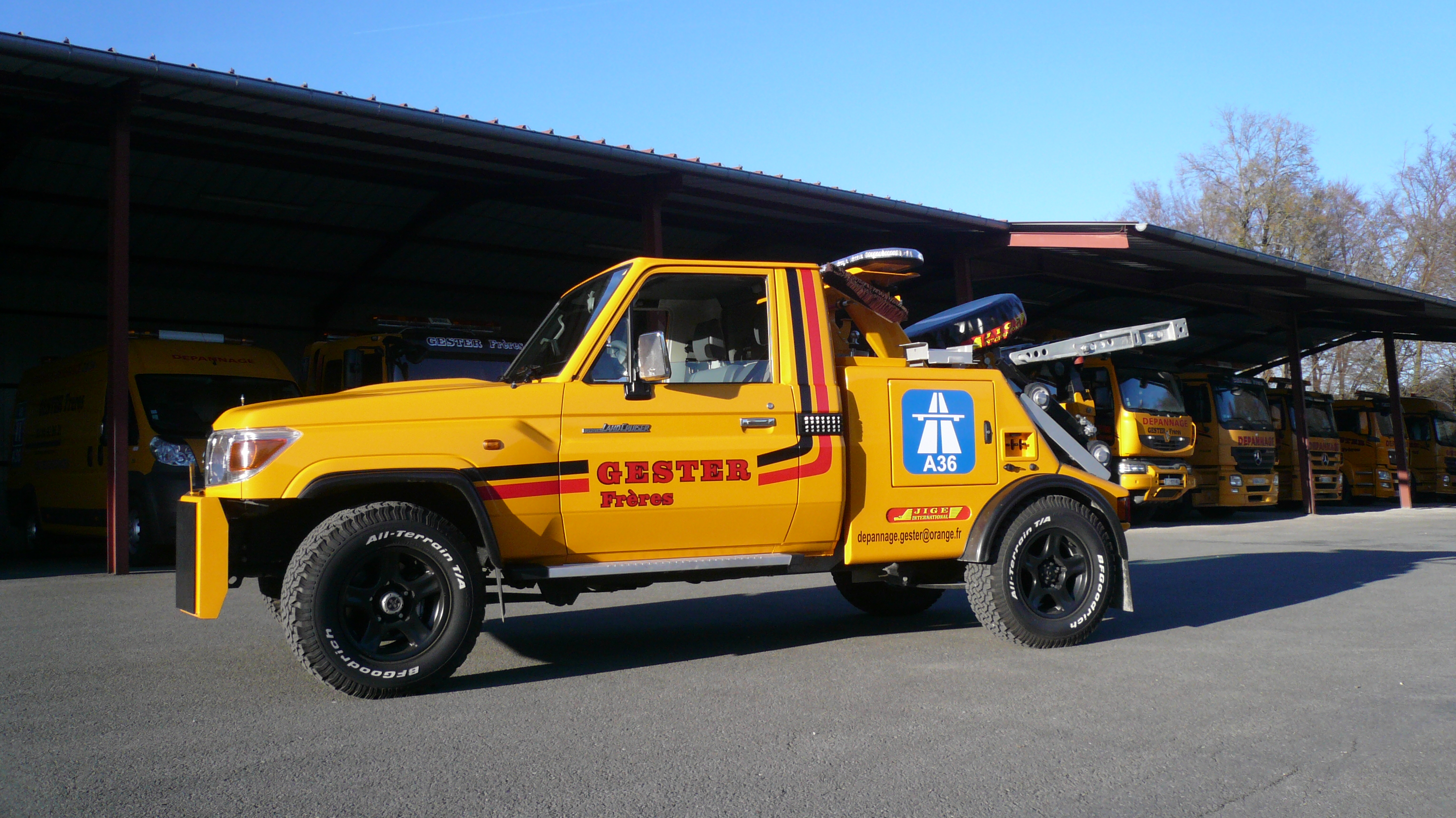 LAND CRUISER