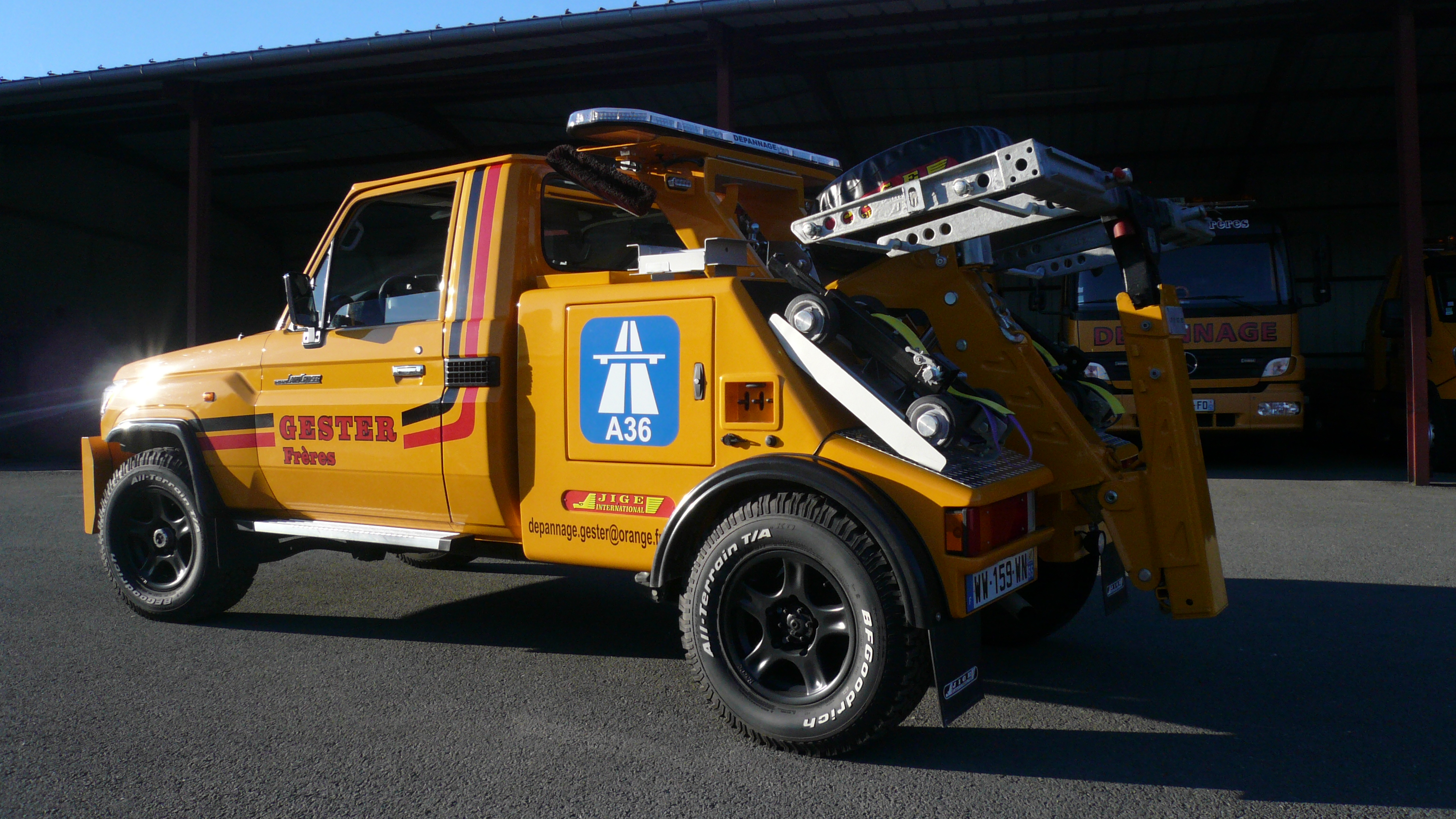 LAND CRUISER