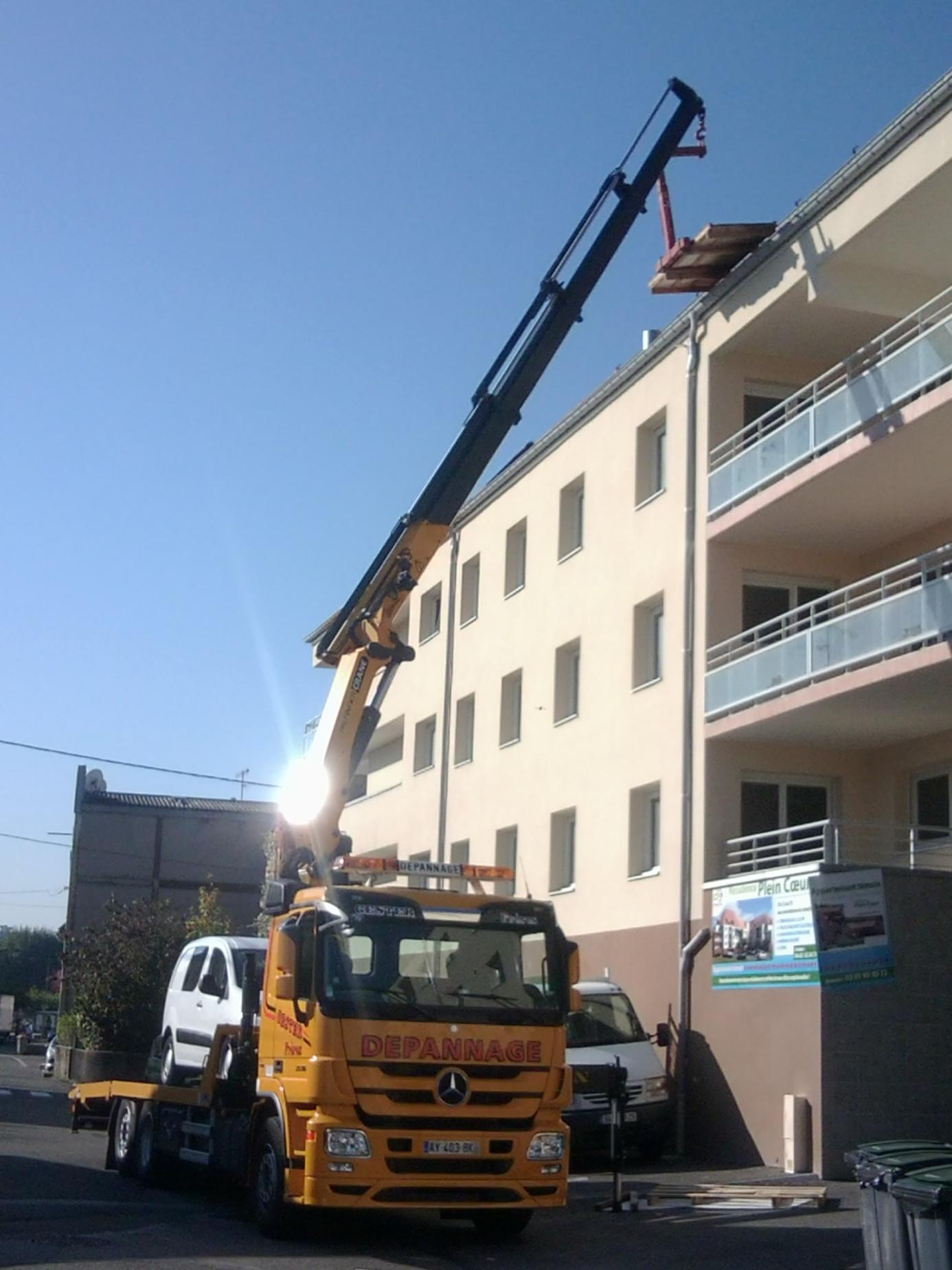 Mercedes Actros 2536 équipé d'une grue