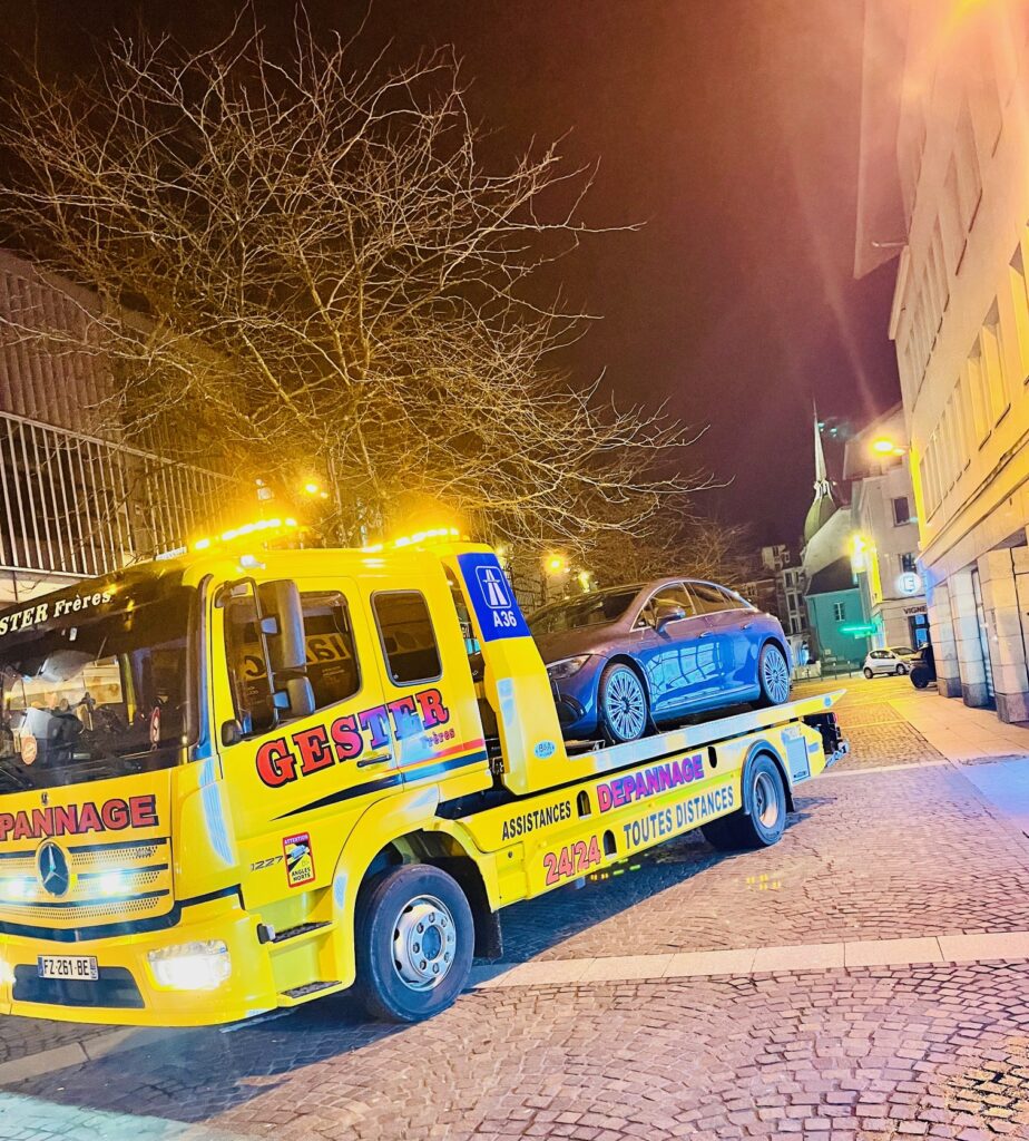 Remorquage de nuit avec MERCEDES ATEGO 1227