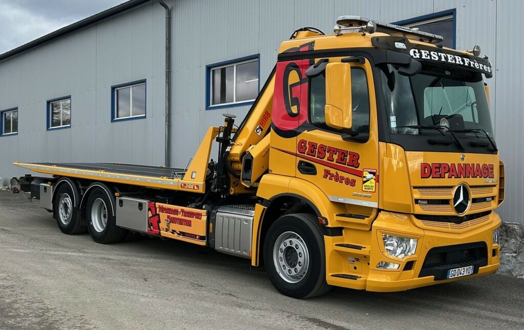 Mercedes ACTROS 2536 6×2 plateau solomatic + grue HIAB 158 – 15 tonnes mètre