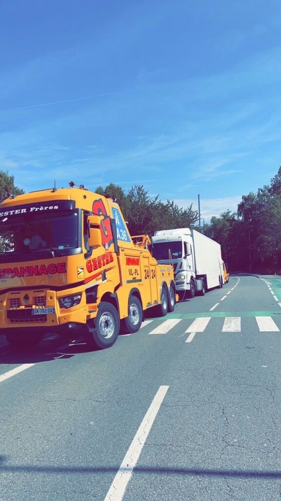 Remorquage avec remorqueuse RENAULT K520