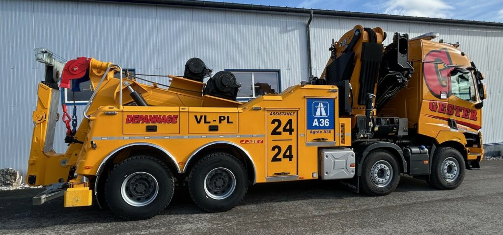 Renault K520 – Remorqueuse 8×4 MEGA 45 + grue EFFER 955 – 95 tonnes mètre