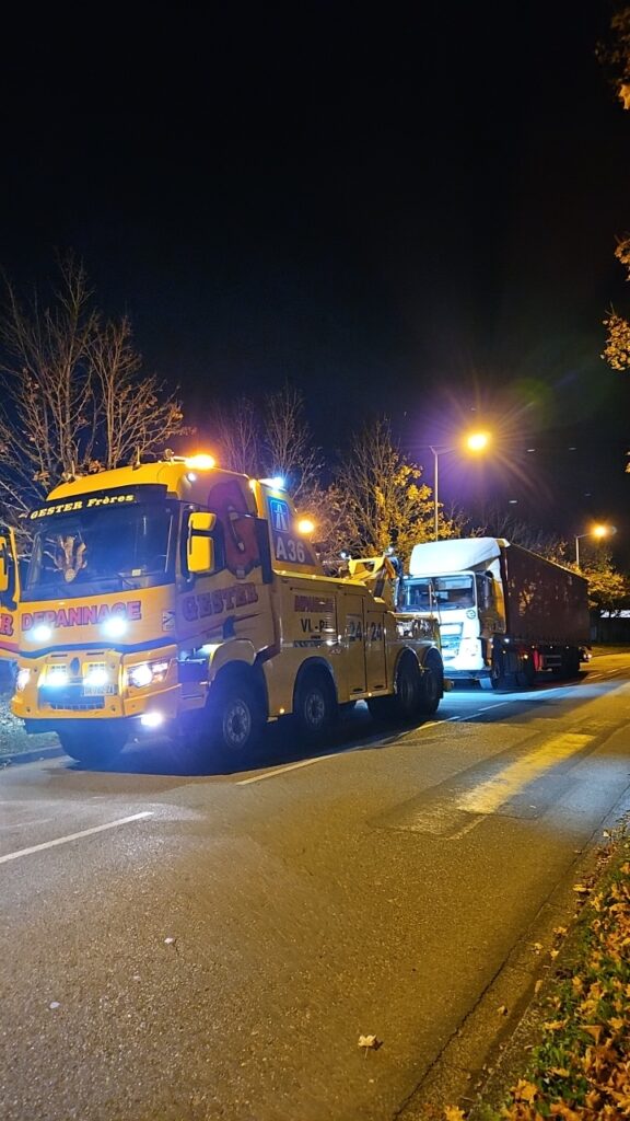 Remorquage avec remorqueuse RENAULT K520