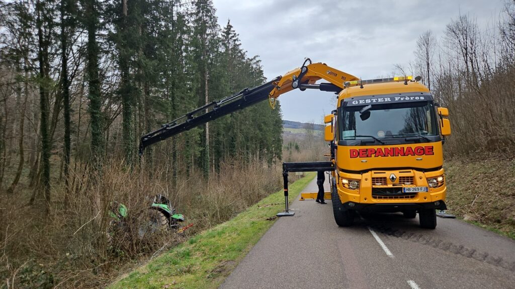 Grutage avec remorqueuse RENAULT K520