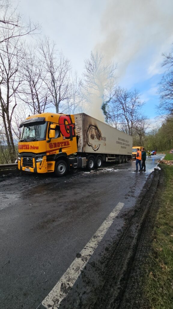 Remorquage avec tracteur RENAULT 6×4