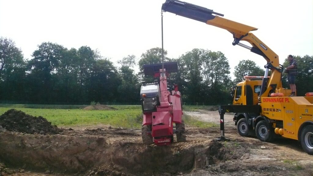 Grutage avec remorqueuse RENAULT 8×4