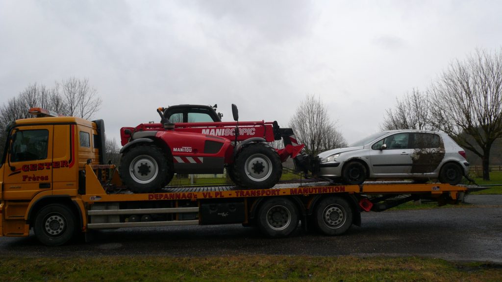 Remorquage véhicule sorti du Doubs et Manitou
