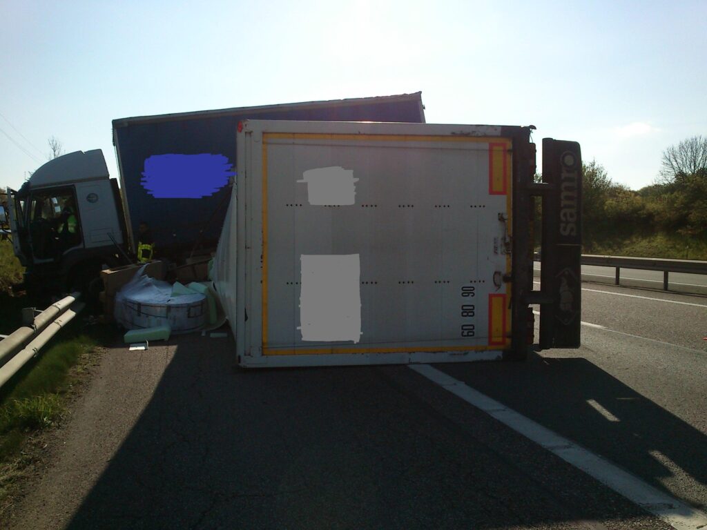 2 poids lourds accidentés