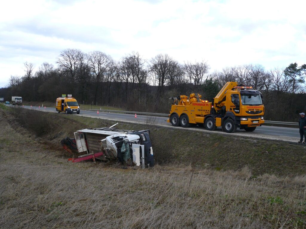 Intervention avec remorqueuse RENAULT 8×4