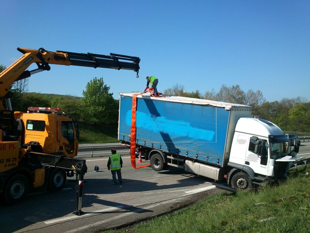 Intervention sur A36 avec remorqueuse 8×4
