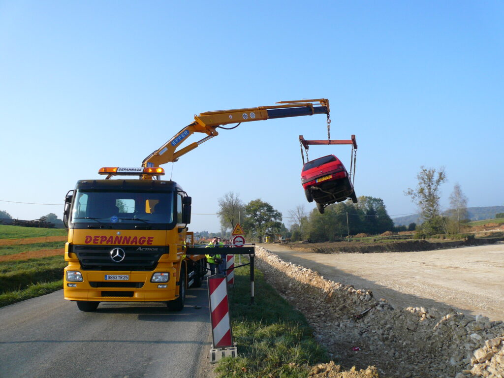 Grutage et remorquage avec MERCEDES ACTROS