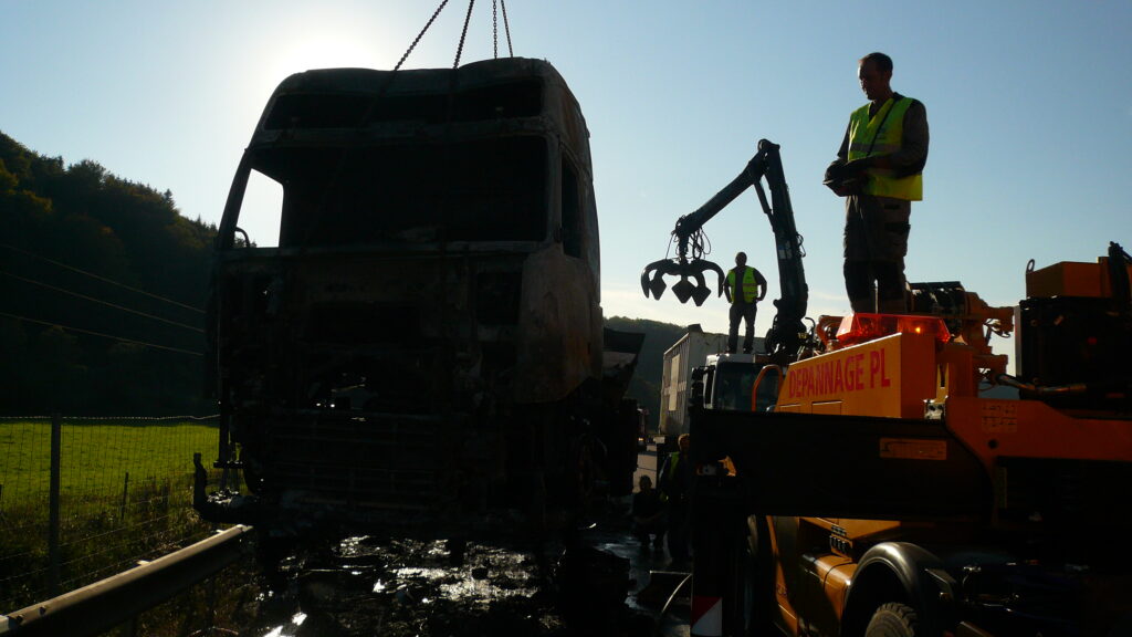 Intervention sur poids lourd incendié