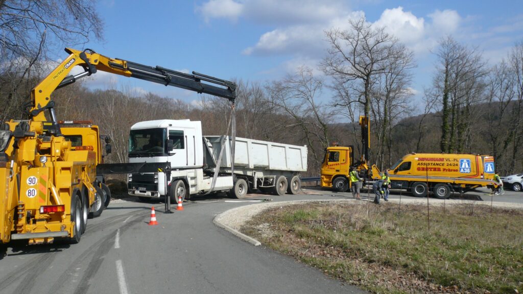 Relevage avec remorqueuse RENAULT 8×4