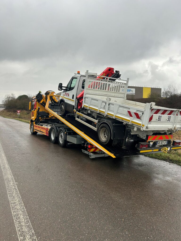 Remorquage avec MERCEDES ATEGO 1224R