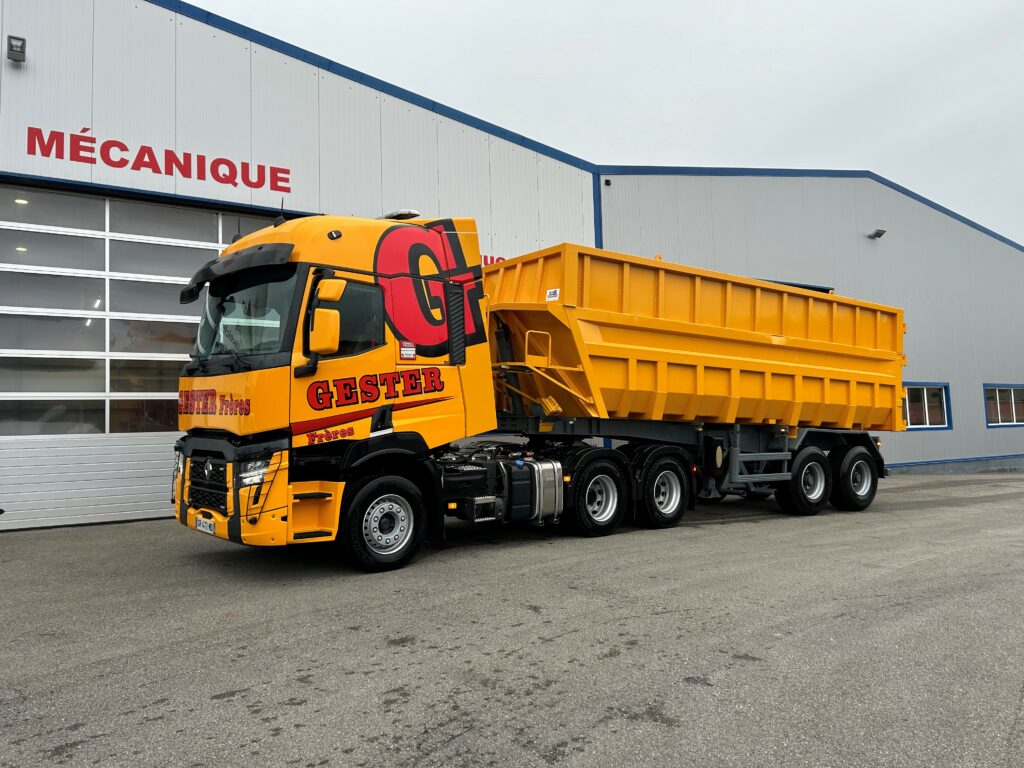 Tracteur RENAULT 6×4 avec Benne METACO