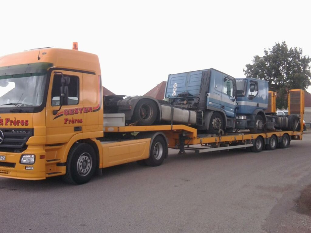 Transport de 2 tracteurs sur porte engin