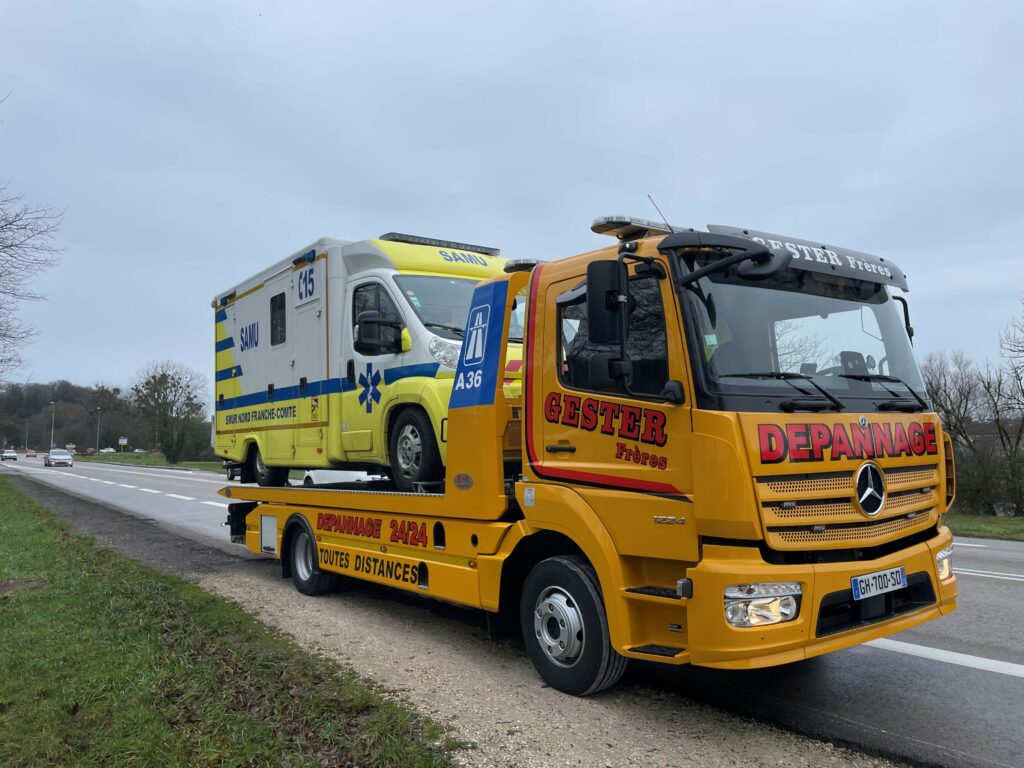 Remorquage avec MERCEDES ATEGO 1224R